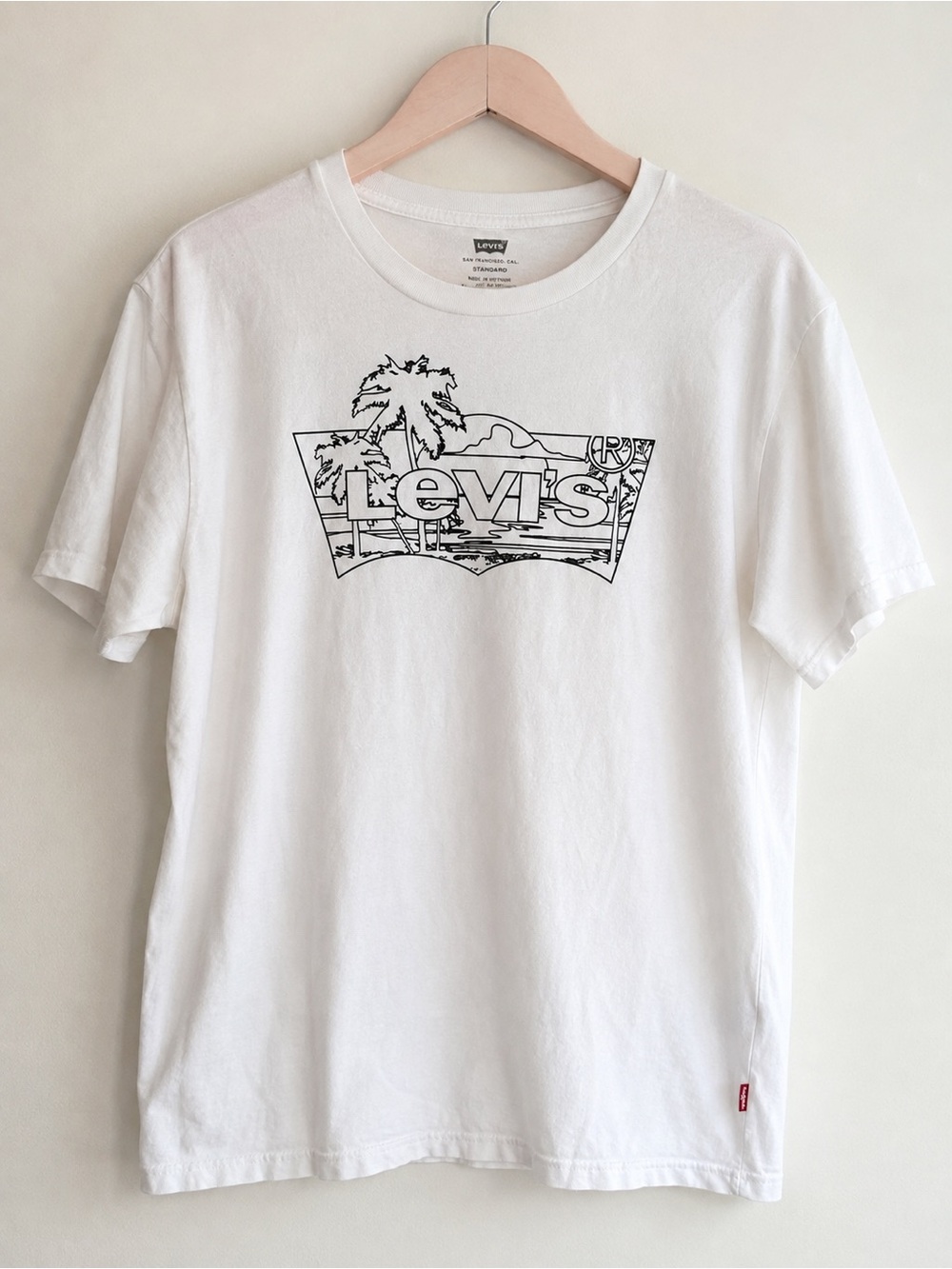 levi’s white graphic tee large palm tree beach logo coastal y2k surf skater